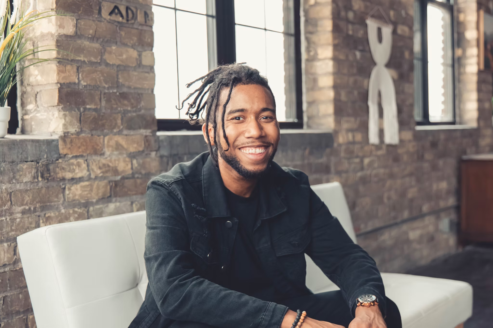 Noah Sonie does modern mentalism and magic with an interactive twist. Noah’s infectious charm and disarming wit will make YOU the focal point as he delves into the incredible power of the human mind. 